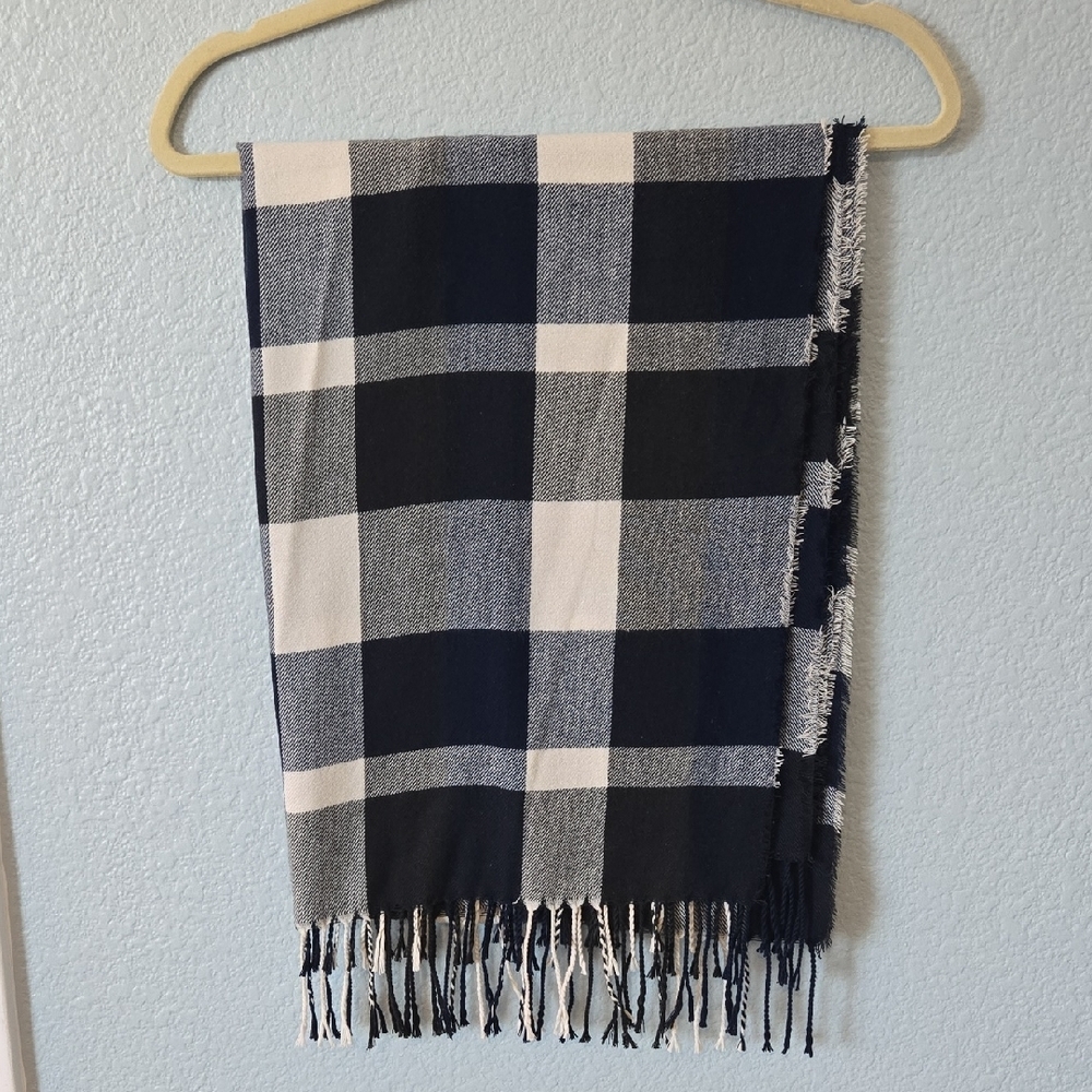 PLUSH APPAREL Ultra Soft Plaid Scarf Tartan Pattern Navy Gray Black 27 X 82